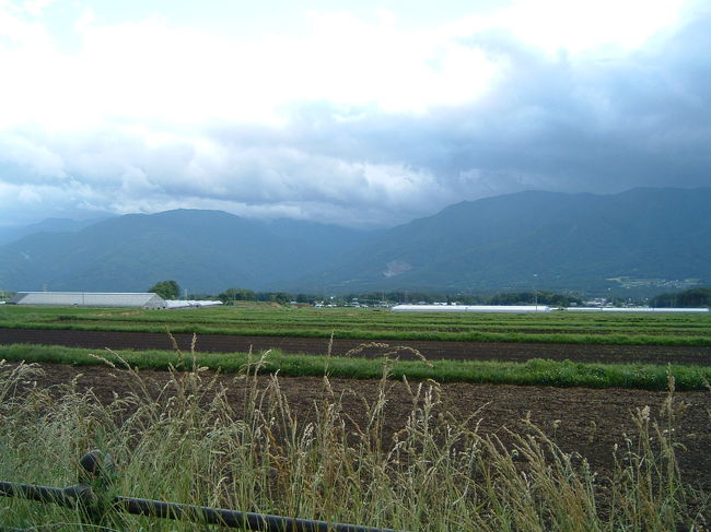 山梨方面を望みましたが、富士山その他山は見えず･･･。