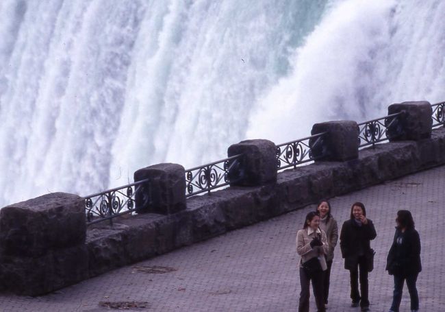 滝の勢いが分りますね。<br /><br />