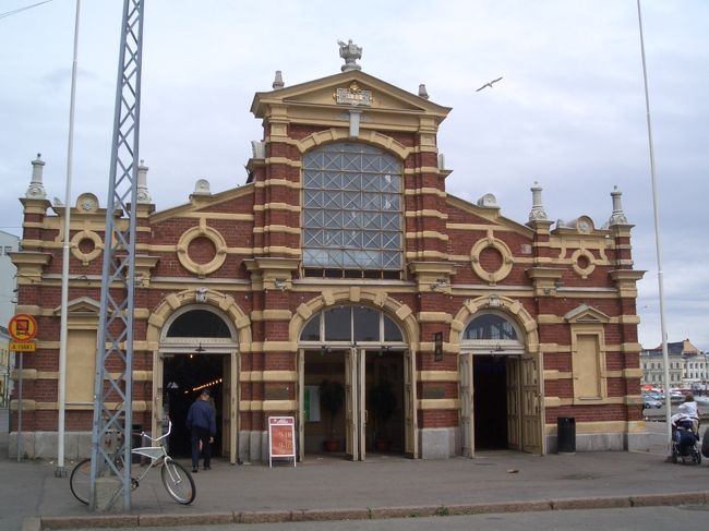 ハカニエミまでは時間的に無理･･･<br />ということでオールドマーケットホールへ。<br />