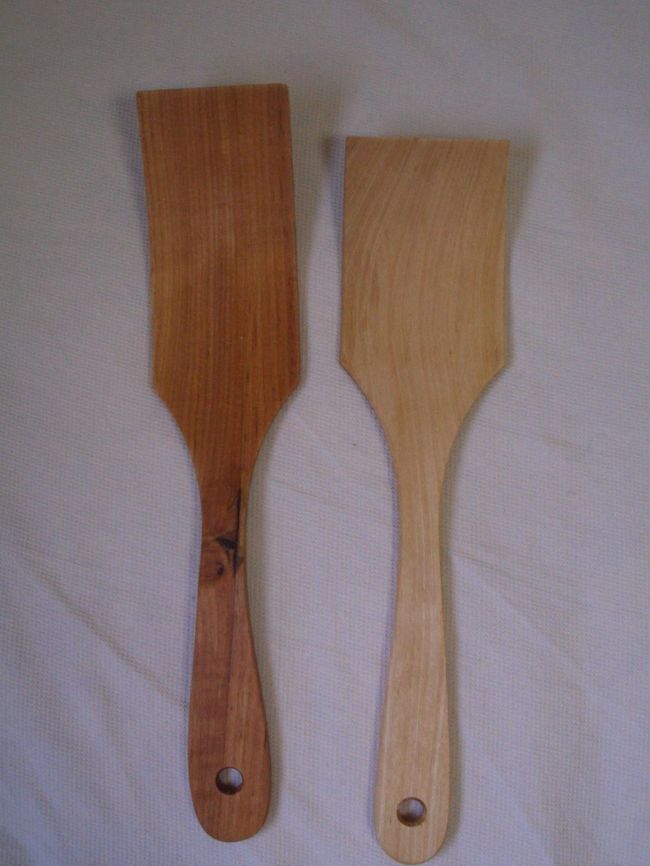 タリンにて。<br />木のカーブヘラ。<br />オススメと聞いて買ってきてみました。<br />軽いです。