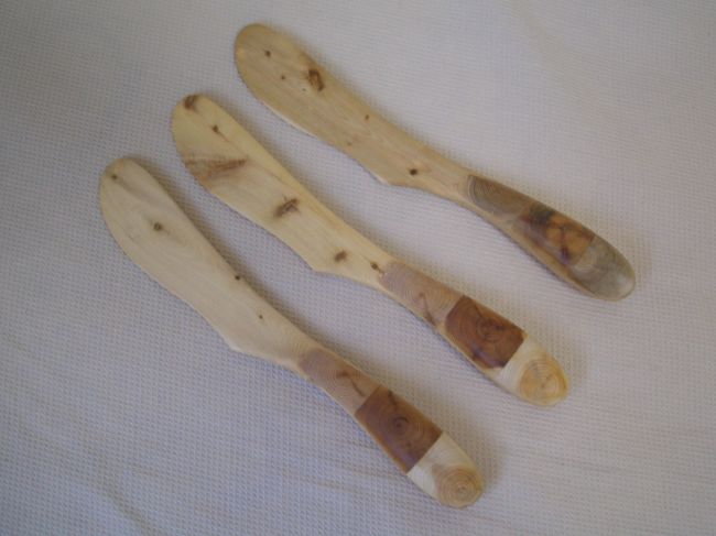 タリンにて。<br />ねずの木のバターナイフ。<br />持ち手の年輪がいい感じ。