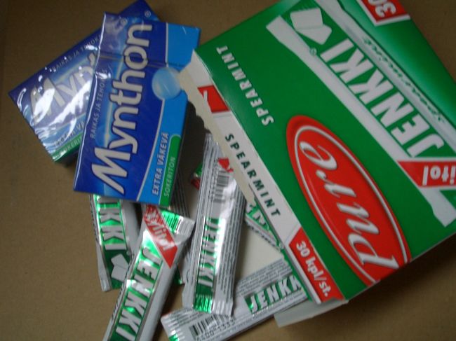 ヘルシンキ　空港にて。<br />ミントのアメと、<br />フィンランドと言えばー･･･<br />キシリトール!!!<br />日本のと違ってコーティングがなくやわらかい感じ。<br />最初はちょっと甘いかな。<br />でも、配るには最適。