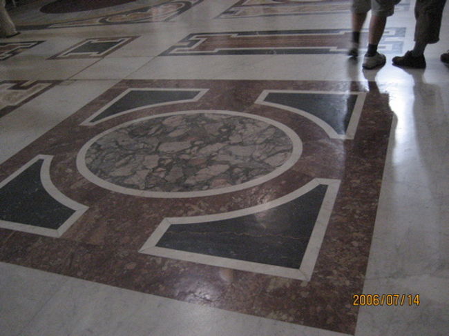 サンピエトロ寺院の床