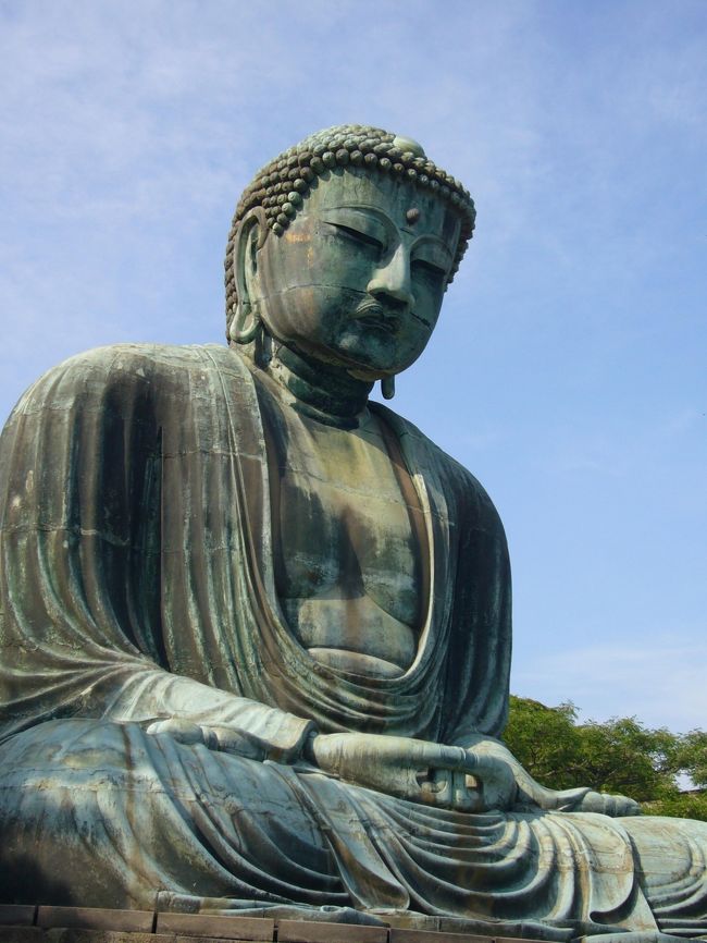 鎌倉の大仏を見るのは、中学生以来。久しぶりに見て、こんなに大きかったっけ？と、再度驚いた。さすがに外国人の観光客が多かった。