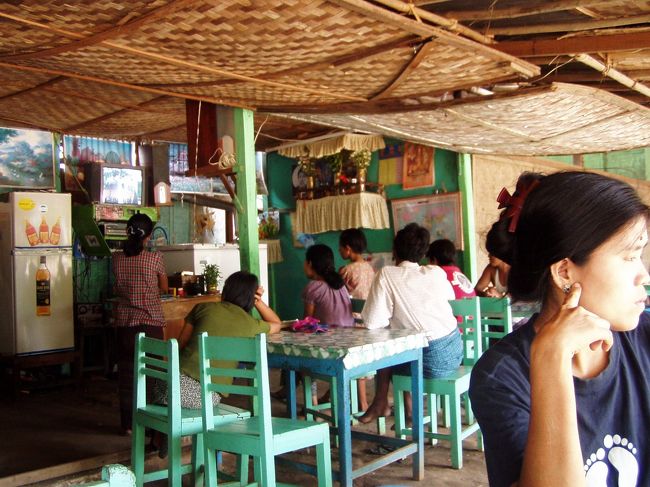 　ミャンマードラマが佳境に入ってきた。読書中だったエティダもかぶりつきで見ている。でも、ウィンウィンは知らん顔。何でも、テレビ画面を見ていると頭痛がするそうだ。