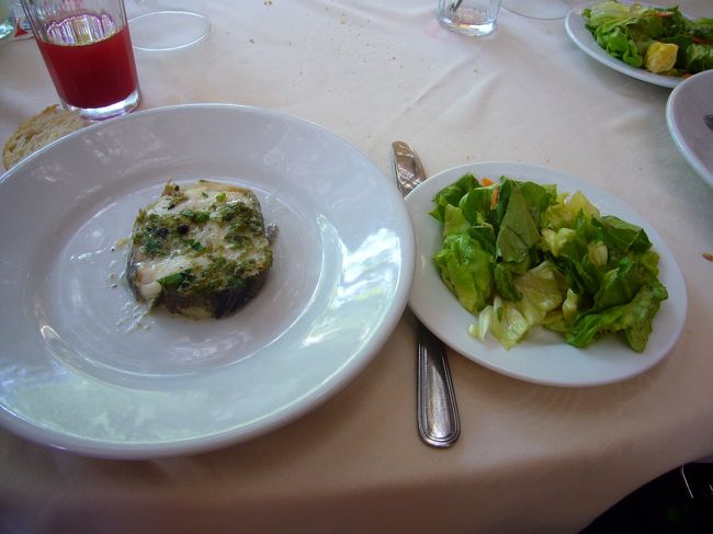 カプリ島・昼食のメインは魚料理でした。<br />何の魚だったかな？（タラ？）