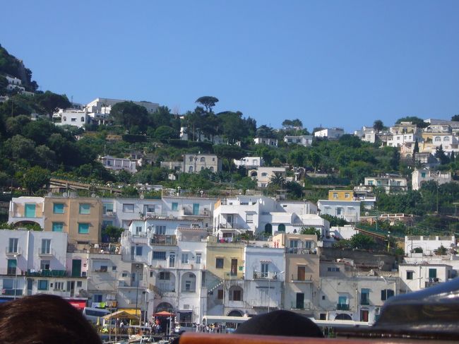 ちなみにこちらは海から撮った、別角度の家々。<br />こちらは小さな家が、所狭しと並んでします。<br />所得階層の違いでしょうか？