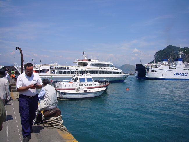 高速艇に乗って、カプリ島を後にします。