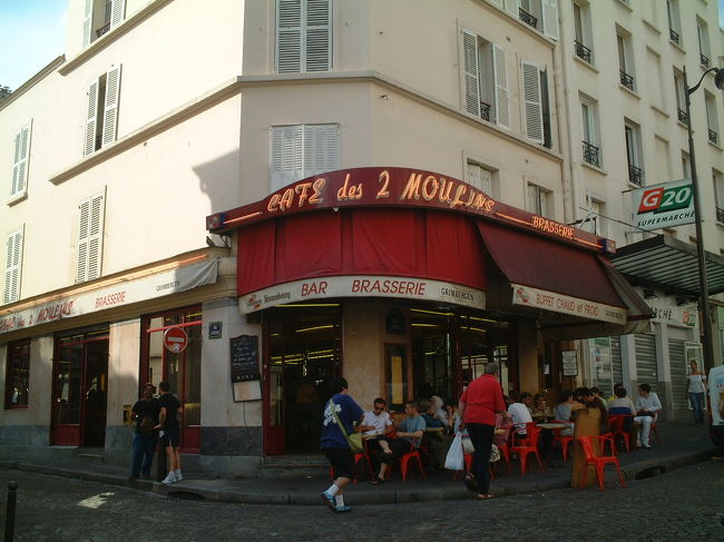 ごはんは映画「アメリ」の舞台となったカフェで。