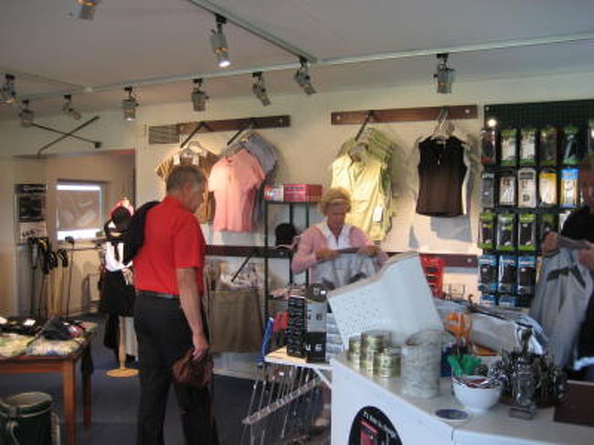 ショップ、クラブやウｪアーも沢山有りました