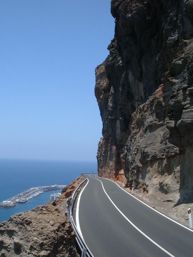 マスパロマスからプエルトモガンまでの海岸線の道は景色が良いです。
