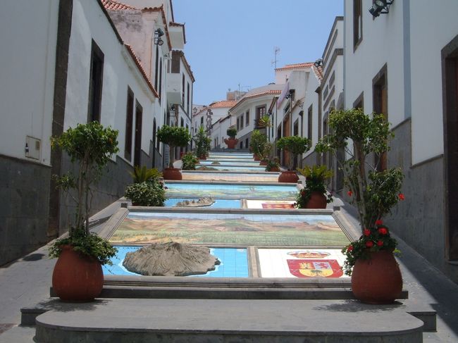 通りにはグランカナリアの絵が描かれています。