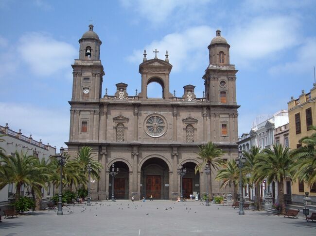 サンタアナ　カテドラル。1497年に作られた立派な建物です。