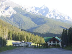 ノーケイ山　Mt.Norquay

スキー場のロッジまで道が開いていた。ここからバーミリオン湖が一望できる。