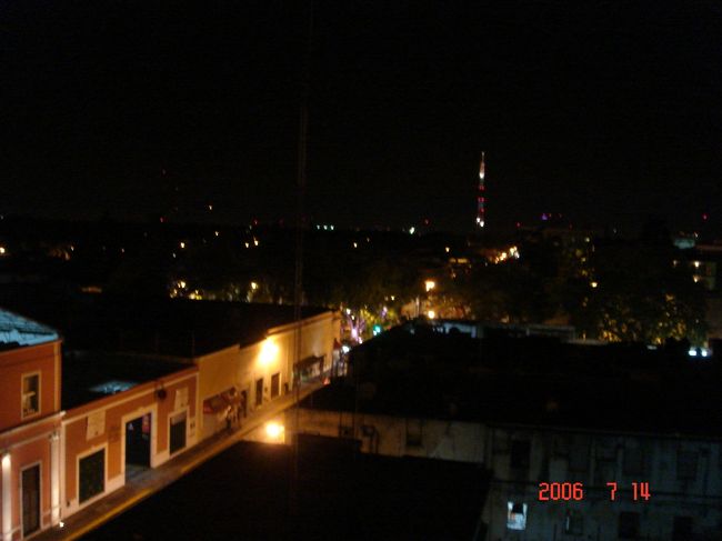 Day?<br /><br />カンクン→メリダへ移動<br />1等バスは毎時1本出ており、所要4時間<br />12時のバスを利用し16時30分にメリダ到着<br />メリダのバスターミナルは中心から離れており、荷物が重い為タクシーで中心まで移動<br />この日は旅の疲れもあってかさくさくっと街を歩き終了<br /><br />*この日宿泊したホテルはいまいち…の為、翌日向かいのホテルへ移動となる（この選択は正しかった！）