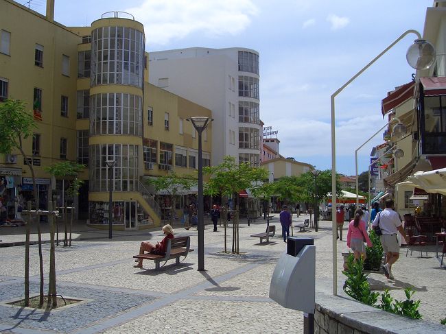 1時間ほどファティマで散策をしました。ファティマも新しい街並みでした。<br />その後、宿泊地のコインブラへ移動。17：30にはホテルに到着しました。