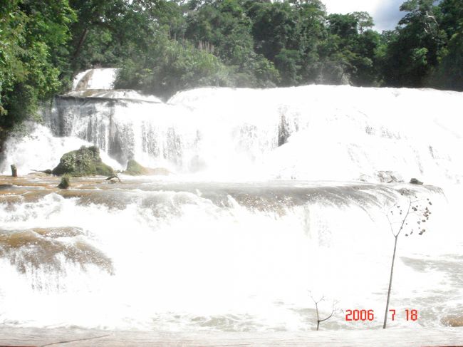 Day?<br /><br />現地旅行会社のミニバスにてミソル・ハとアグア・アスルへ<br /><br />12時ホテル発・18時30分ホテル着<br />かなり滝での滞在時間が長く（しかもそんなに遠いわけではない！）何故かと思っていたが、どうやら滝での遊泳タイム？がある為だった<br />他の客は水着持参で着ていた<br />私は持っていかなかった為、滝周辺をのんびり歩きボケーっとしていた