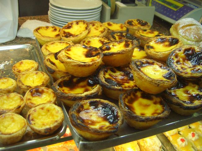 この周辺にはおいしそうなカフェがたくさんあって、ここのエッグタルトも購入！！