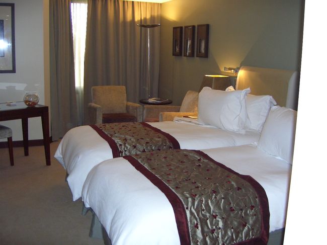 2006年6月27日17：20　ホテル到着。なんとこの日は5ツ星ホテルのル・メリディアン★★★★★<br />うわ〜、感動！！<br />さすがにシーツの肌触りまでちがいました。<br /><br />ホテルのＵＲＬ<br />http://www.starwoodhotels.com/lemeridien/search/hotel_detail.html?propertyID=1929