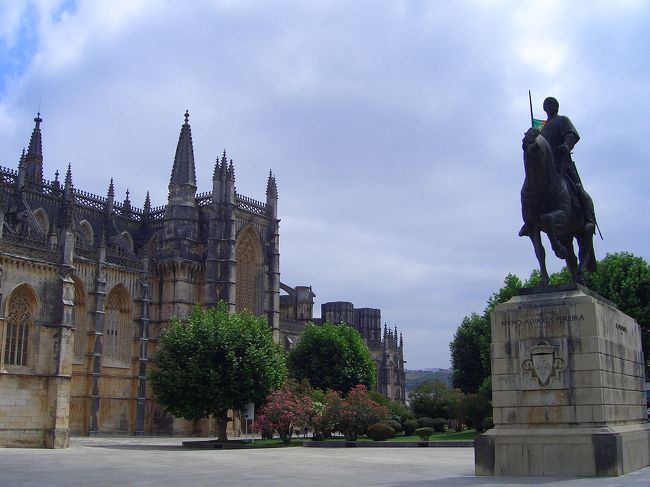 2006年6月28日11：00　この日はポルトからバターリャに行きました。ここは聖母マリア修道院。ここまで来るとどの修道院だか大聖堂だか頭の中で混乱してわけわからなくなっていました。