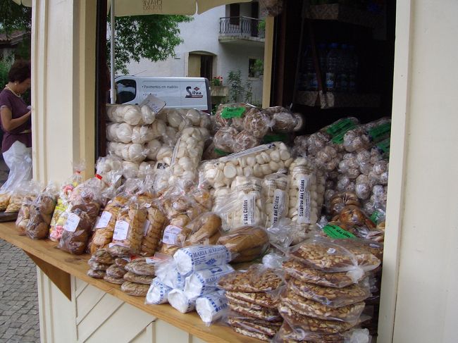 外の駐車場近くにはお菓子屋さんが！<br />このバターリャを観光後はナザレに向かいました。<br /><br />【②につづく】<br />http://4travel.jp/traveler/red-nonta/album/10080716/