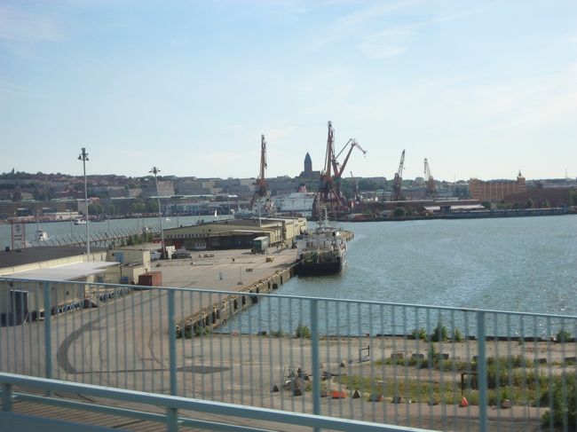 やがてバスはヨーテボリ市内へと入ってきた！ヨーテボリはスウェーデン第二の都市で、昔から貿易が盛んな港町です。自動車メーカーのボルボの本社もここヨーテボリにあります。