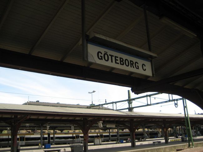 ヨーテボリ（Goteborg）中央駅に到着しました！！こういうときに、既に切符があるので早い♪改札もないので、直接ホームにいけばいい！