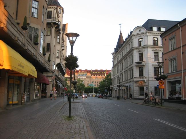 ガイドブック通りに街の中心のストートリィ広場を目指します！いつもは下調べをみっちりするので、こんなにガイドブックに頼るのは久しぶり。