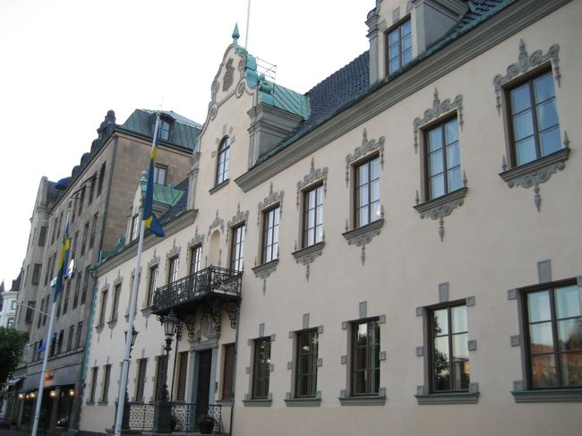 この街で途中下車してよかった！！<br />電車で思いつかなければ、通り過ぎていた街。<br />マルメは静かで美しい街です☆<br /><br />また広場に戻ります。<br />