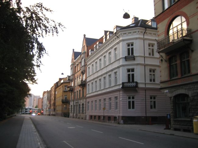 公園をぬけ、北へ。<br />ここの通りも美しい建物が並んでいます☆<br />ゆっくり散歩したいな♪