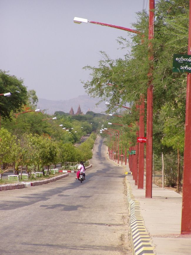 　オールドバガンへの道。今度この道を走るのはいつだろう。
