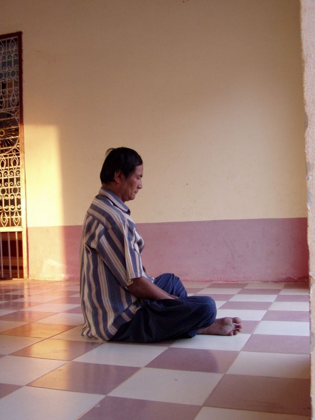 　こちらの方は、半分寝ているようです。