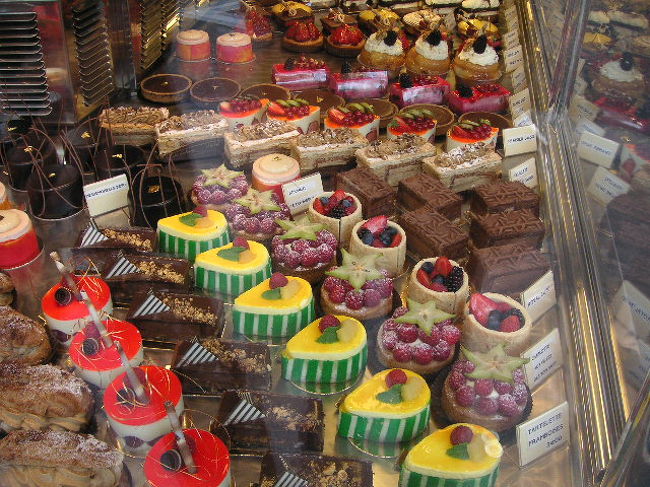 色とりどりのケーキ