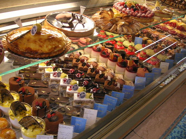 ストレーのケーキ