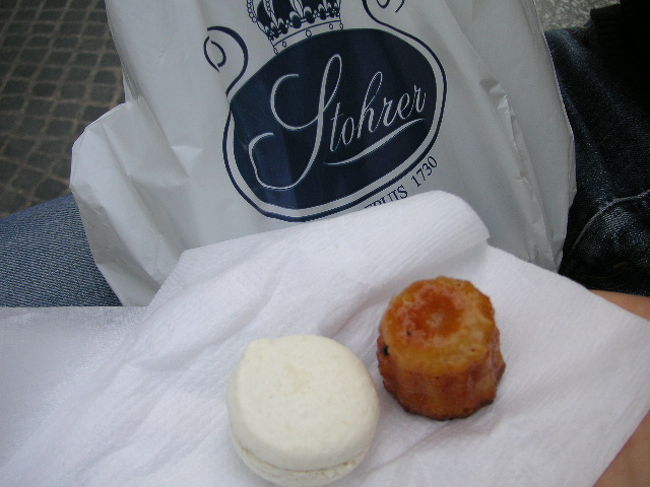 ストレーのケーキを早速