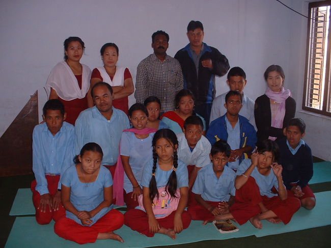 ダラン4<br />ここは精神的な障害を持つ子供達の施設です<br />ボランティアの方達も数名働いています