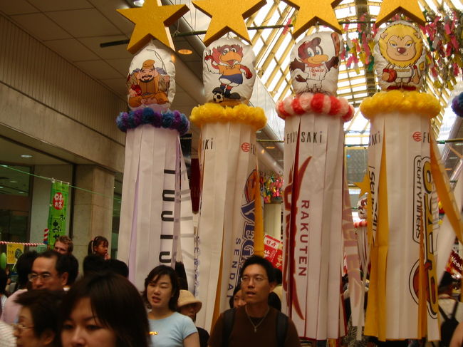 藤崎前にある七夕飾りです。<br />やはりここにも楽天イーグルスがあります。