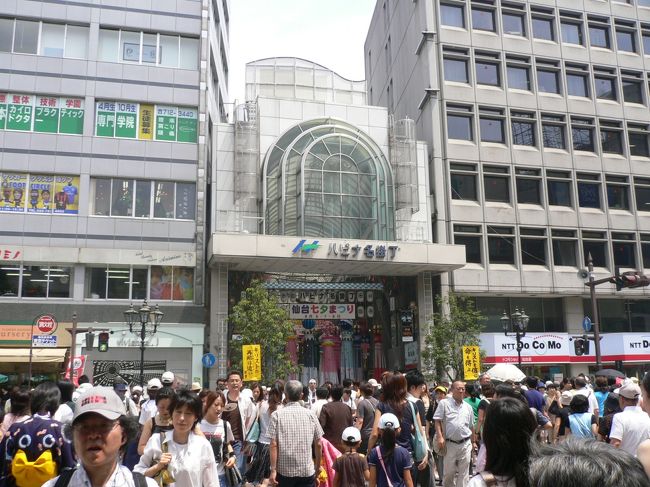 この人だかりですよ･･･。しかも暑いし。