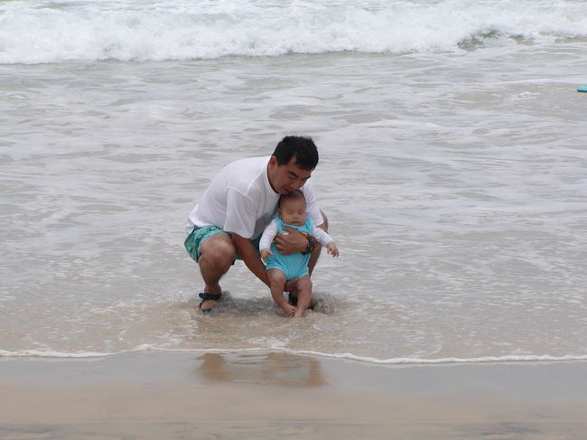 Praia　Brava（プライア　ブラーバ＝ブラーバ海岸）。息子が初めて入った海は大西洋ということになります。