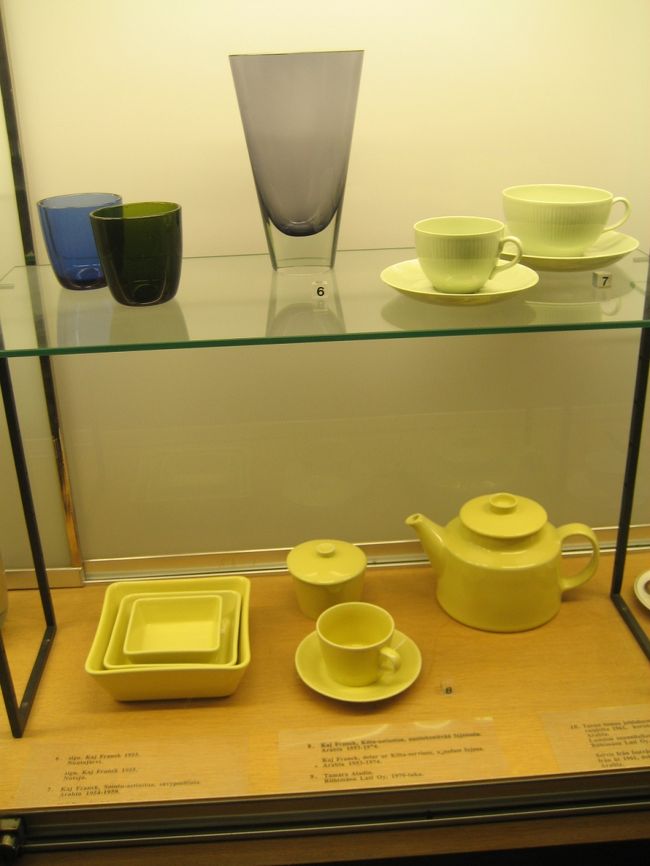 展示品をみていたら、見覚えのある食器類が。<br />東京都庭園美術館の北欧展でやってたアラビアのカイ・フランクの作品たちです。<br />まさかトゥルク城の中で再会できるとは！<br /><br />このときはヘルシンキでデザイン美術館に行くから、<br />そのときにゆっくり観ればいいやと思ったけど、<br />デザイン博物館は写真撮影禁止だったから、ここでもっとゆっくり観ればよかった。