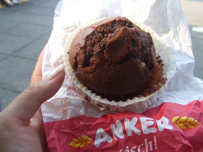 そういえば、ウィーンではあまりまともな食事をとらなかった。食事代がかからな過ぎるチェコから来たせいもあり、ユーロが異常に高く感じたのと、最初に行ったレストランで、シカトされまくった＆不味かったので、パンとかカフェとかで簡単に済ませていた。<br />ＡＮＫＥＲはどこにでもあるパン屋さんだけど、種類も豊富でけっこう美味しかった。