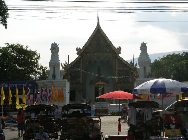 ワット・プラ・シン<br /><br />これも旧市街にある寺院。チェンマイで最も格式が高い寺院だそうです。