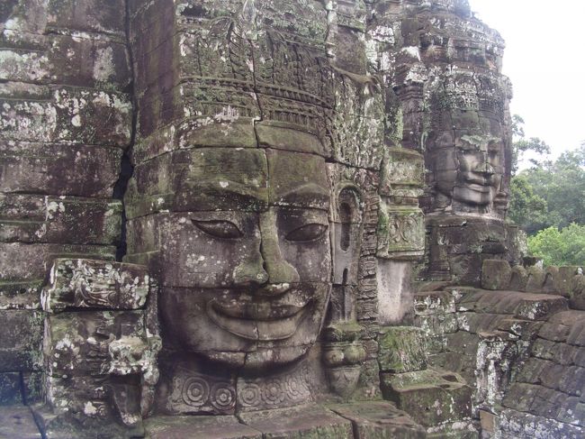 クメールの微笑みです。<br />口角の上がったいい笑顔ですねぇ。