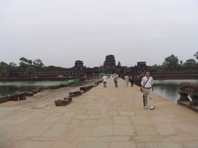 アンコールワットの参道です。