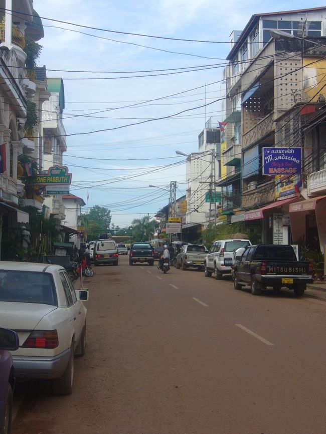 タクシーに乗りナンプ広場をめざしました。<br />噴水はあがってなかったです。<br />近くに宿をとり、レンタサイクルで街並み探訪。<br />