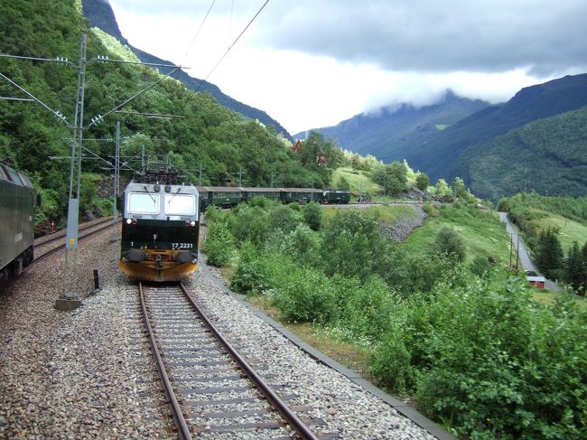 フロム鉄道は圧巻<br />対向列車とすれ違う様子<br />まるで、世界の車窓から！<br />テーマ曲が頭の中で流れます♪笑！