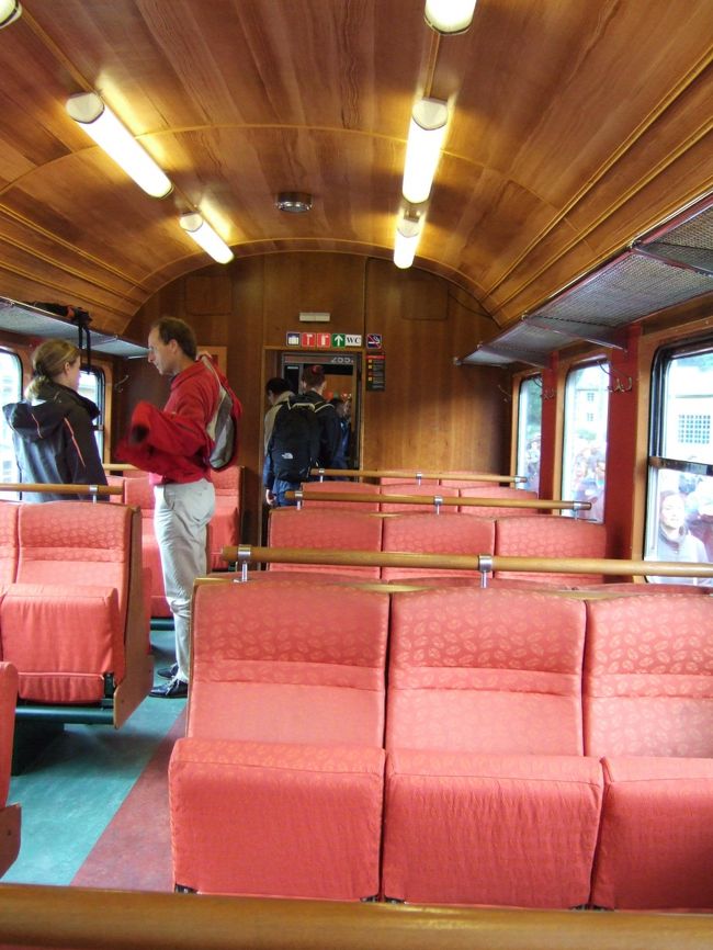 フロム鉄道の車内