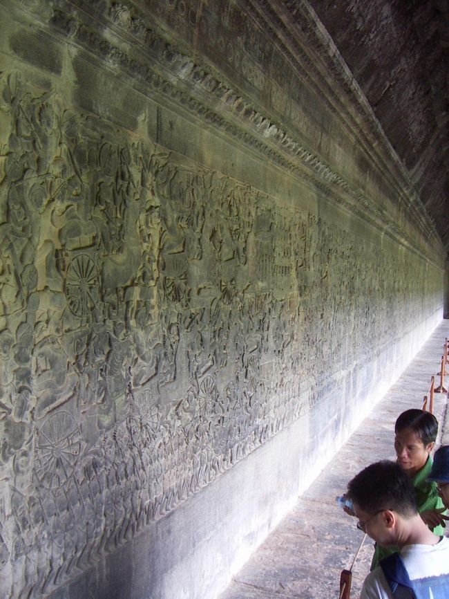 壁の彫刻はすばらしいです。