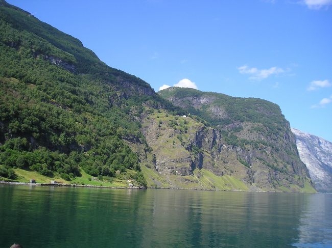 そのあとは、何事もなく、順調に船は進んで行くのでした。