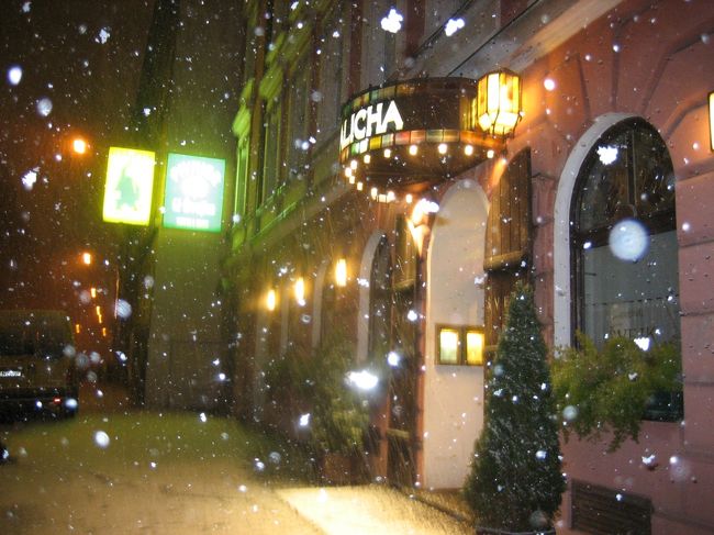 今日の夕食はまたビアホール。<br />「ウ・カリハ」へ。<br />シュベイクの冒険っていう小説にも出てきたお店。<br />その小説読んで、行ってみたいって思ってたの！